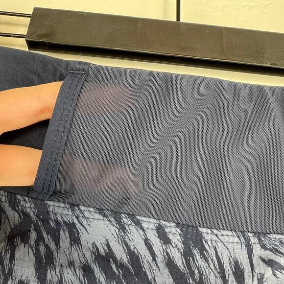 Athleta Ripstop High Rise Printed Trekkie North Shorts Size 8 Abrasion Resistant - Picture 10 of 11